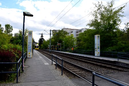 Straßenbahnhaltestelle Wuhletalstraße in Berlin-Marzahn