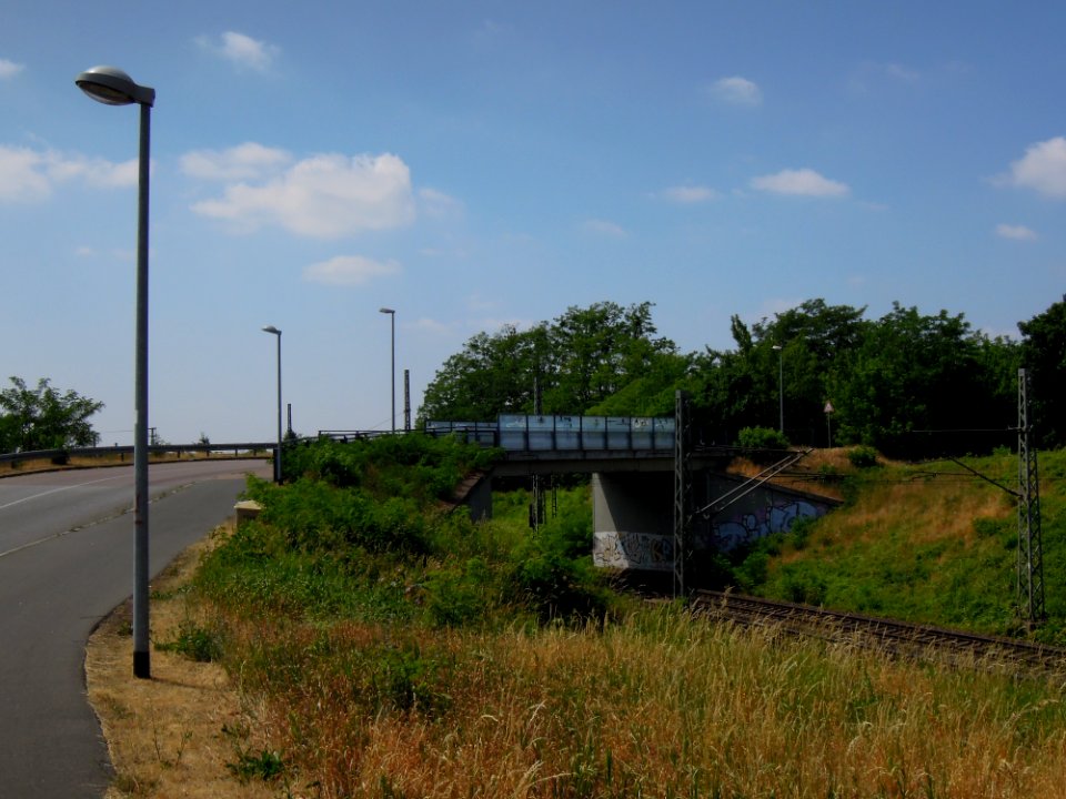 Straßenüberführung (bzw. Brücke) Hüfnerstraße in Lutherstadt Wittenberg im Juni 2018b