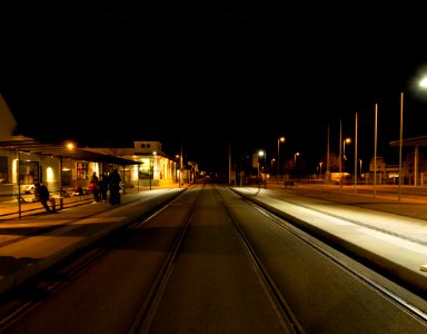 Straßenbahnhaltestelle Messe Dresden - bei Nacht