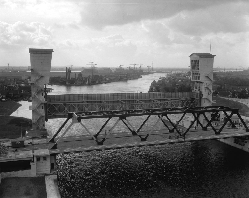 Stormvloedkering in de Hollandse IJssel bij Cappelle, Bestanddeelnr 909-9227