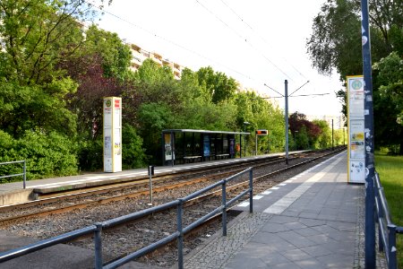 Straßenbahnhaltestelle Max-Herrmann-Straße in Berlin-Marzahn
