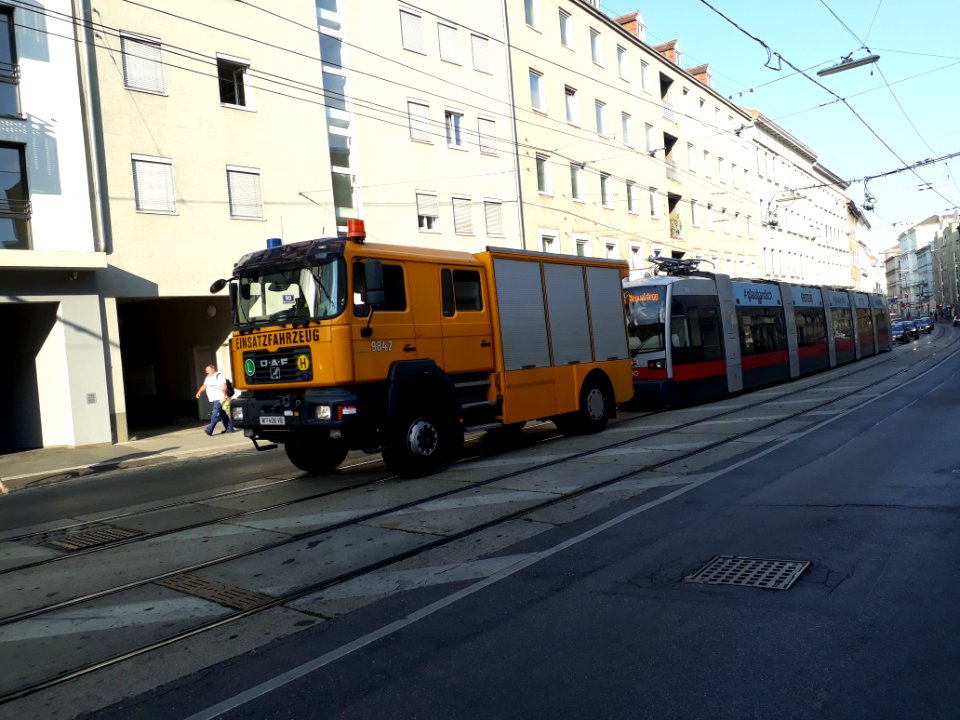 Straßenbahn der Linie 43 abgeschleppt