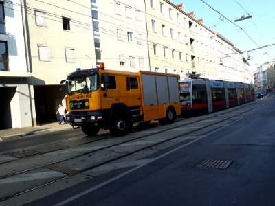Straßenbahn der Linie 43 abgeschleppt