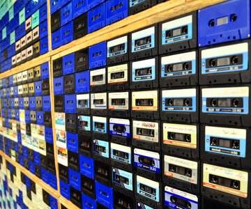 Analog audio cassette tinge