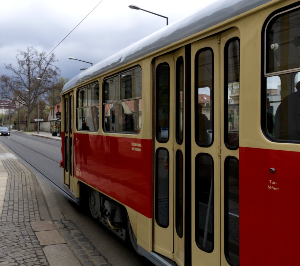 Straßenbahn 222 998-7 - vor Krankenhaus Friedrichstadt mit Winkfehler