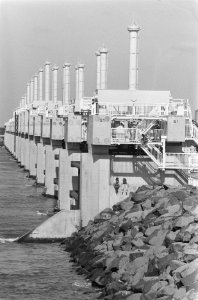 Stormvloedkering Oosterschelde bijna gereed, Bestanddeelnr 933-7534