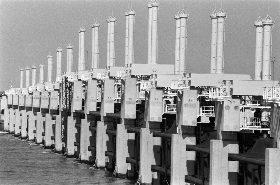 Stormvloedkering Oosterschelde bijna gereed overzicht, Bestanddeelnr 933-7527