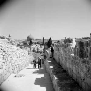 Straatje in Joodse wijk . Al Aqsa moskee in de verte, Bestanddeelnr 255-5371
