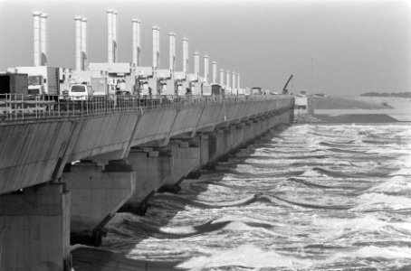 Stormvloedkering Oosterschelde bijna gereed overzicht, Bestanddeelnr 933-7529
