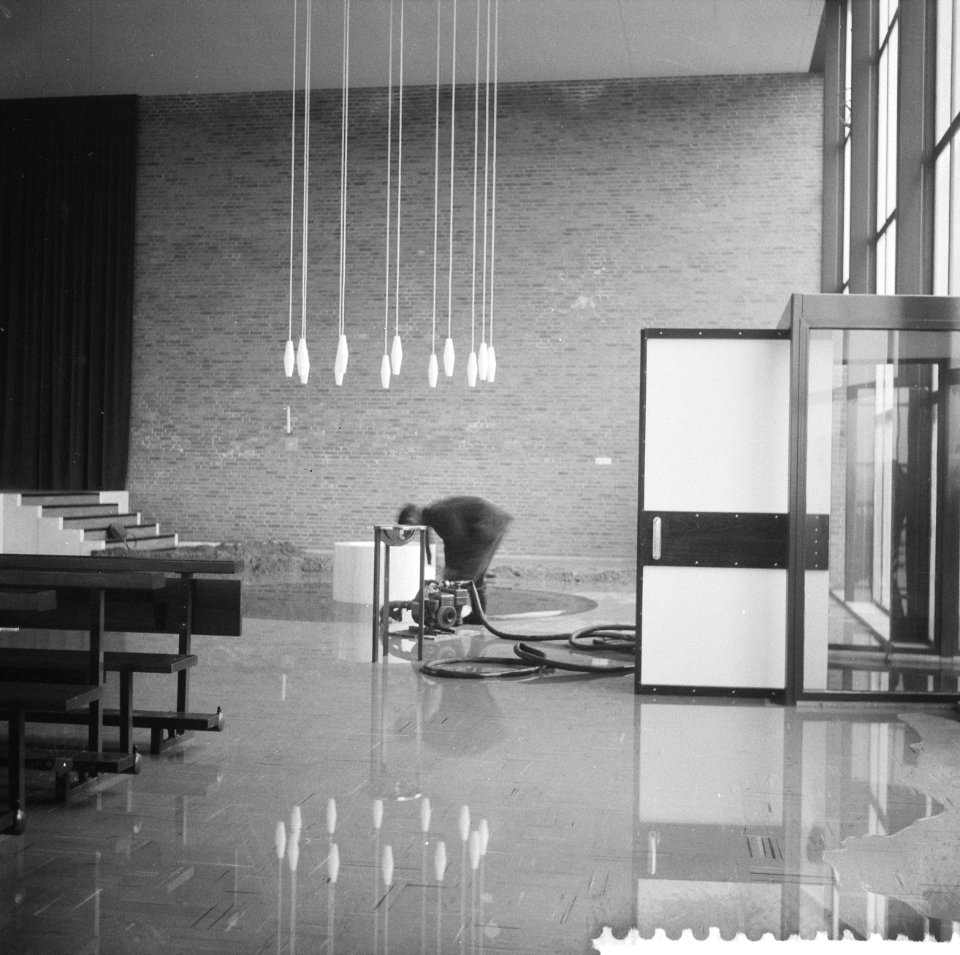 Stormschade aan de rooms-katholieke Maria Reginakerk in Boxtel ( Noord Brabant ), Bestanddeelnr 911-8435