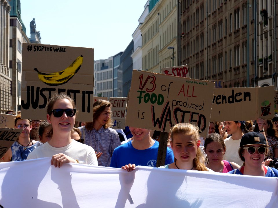 StopTheWaste FÖJ demonstration 24