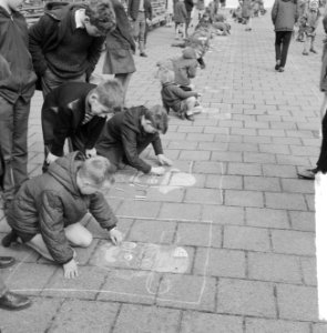 Straattekenwedstrijd bevrijdingsfeesten Amsterdam, Bestanddeelnr 916-3948