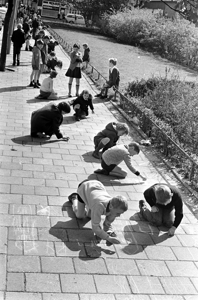 Straattekenen ter gelegenheid van de vijfde mei, Bestanddeelnr 919-1122