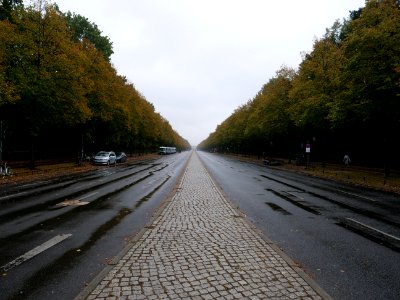 Straße des 17. Juni during Extinction Rebellion blockade of Großer Stern 13