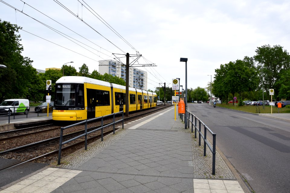 Straßenbahnhaltestelle Jan-Petersen-Straße in Berlin-Marzahn