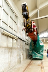 Straßenbahn Kran - Verpackt im Betriebshof Waltherstraße (2)