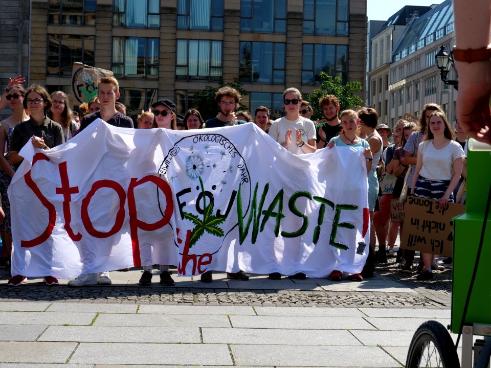 StopTheWaste FÖJ demonstration 10