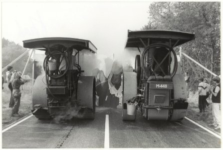 Stoomwalsen bij heropening Zeeweg. NL-HlmNHA 54015708