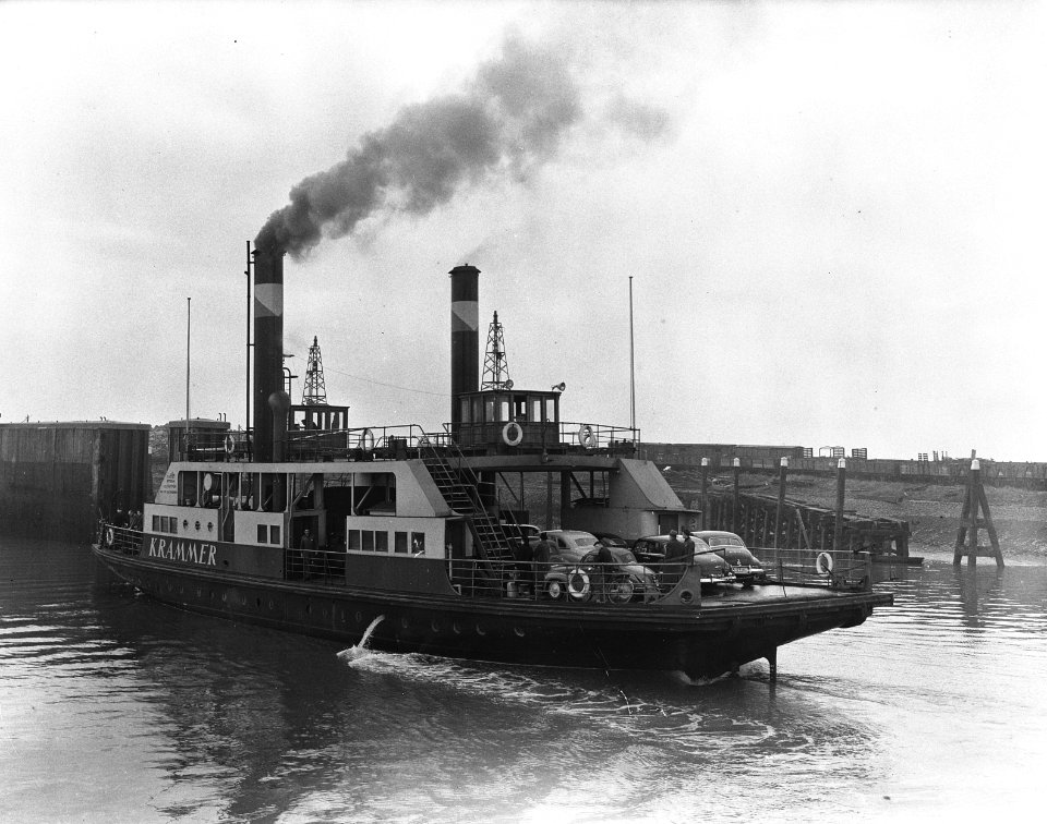 Stoom-veerpont die tussen Zijpe en Anna-Jacobapolder vaart, Bestanddeelnr 906-3551