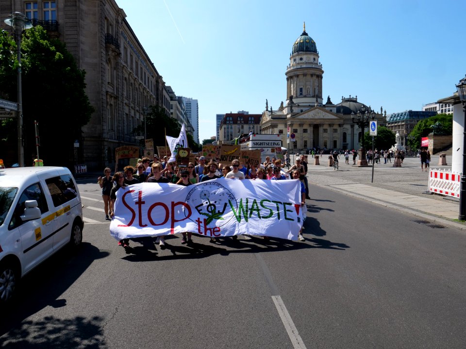 StopTheWaste FÖJ demonstration 20