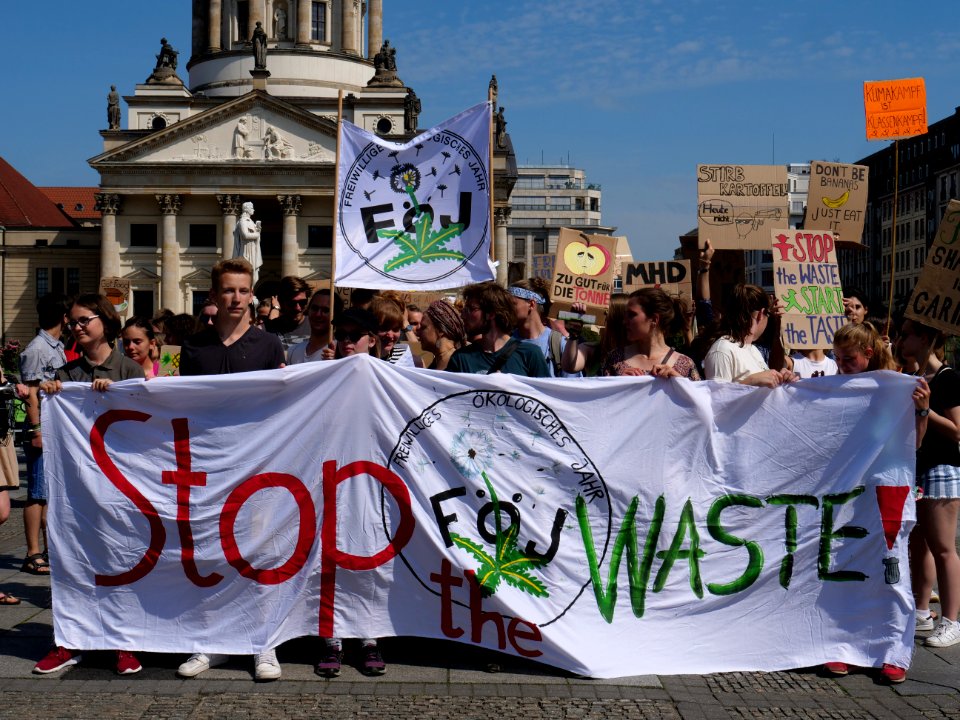 StopTheWaste FÖJ demonstration 03