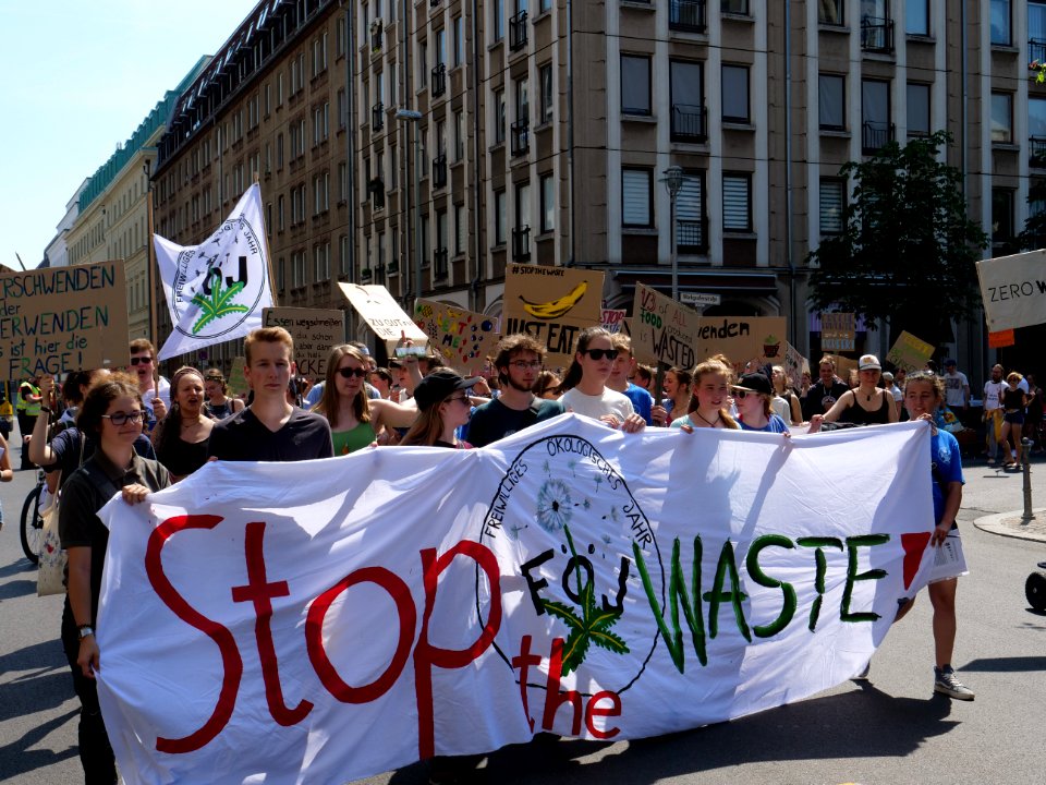 StopTheWaste FÖJ demonstration 22