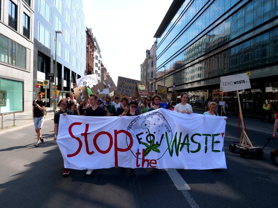 StopTheWaste FÖJ demonstration 27