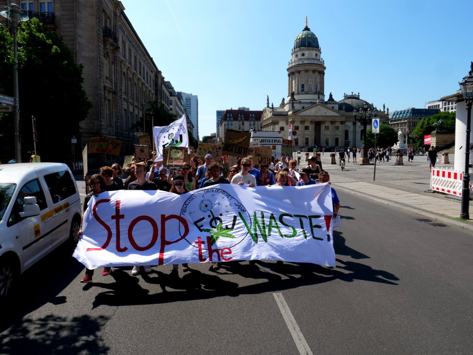 StopTheWaste FÖJ demonstration 21