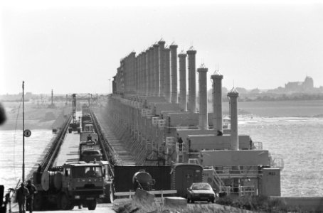 Stormvloedkering Oosterschelde bijna gereed langste stuk van de stormvloedkerin, Bestanddeelnr 933-7523