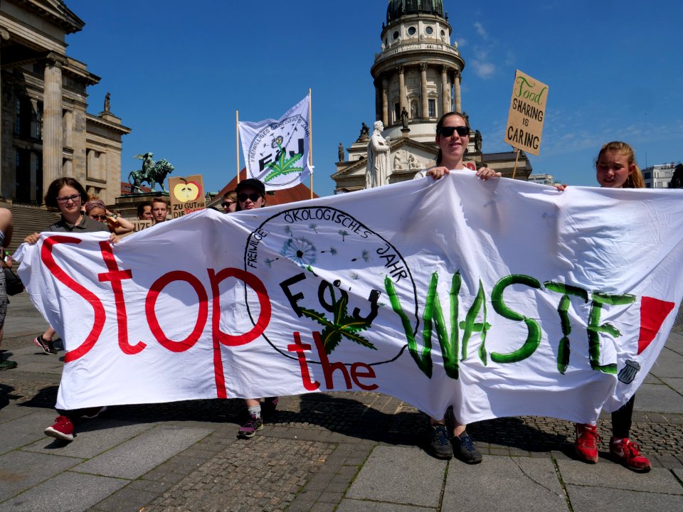StopTheWaste FÖJ demonstration 01