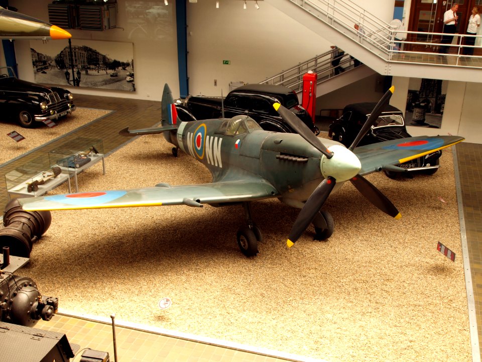 Supermarine Spitfire LF Mk. IXe pic1