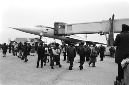 Supersonisch BritsFrans vliegtuig Concorde op Schiphol. Grote belangstelling vo, Bestanddeelnr 932-0082