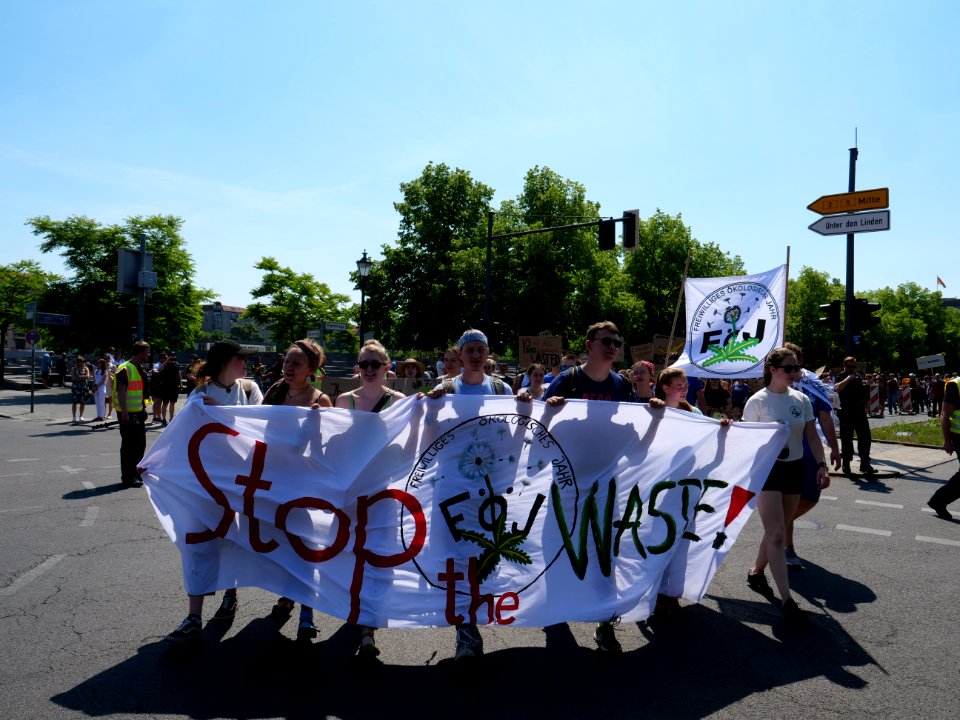 StopTheWaste FÖJ demonstration 46