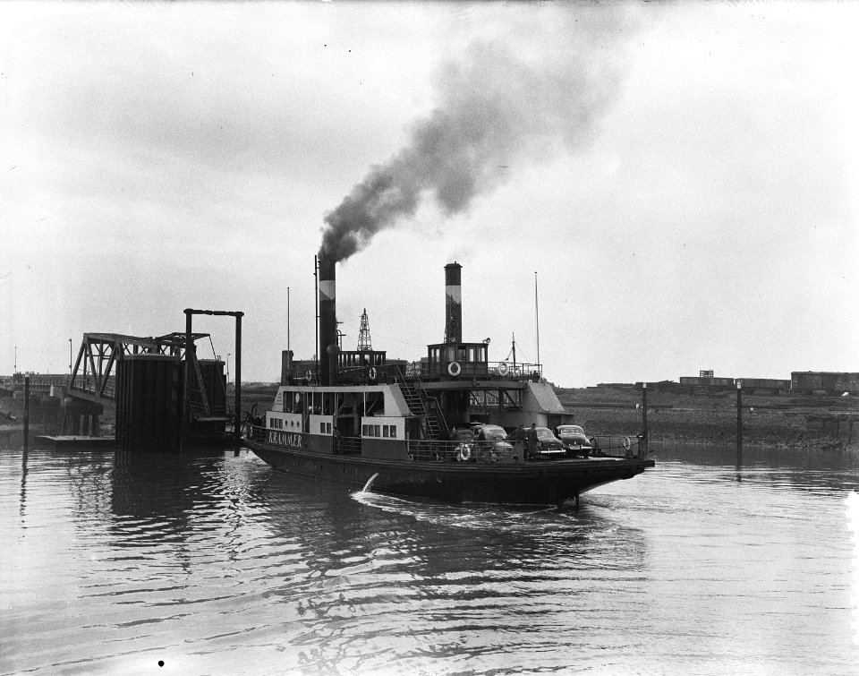 Stoom-veerpont die tussen Zijpe en Anna-Jacobapolder vaart, Bestanddeelnr 906-3549