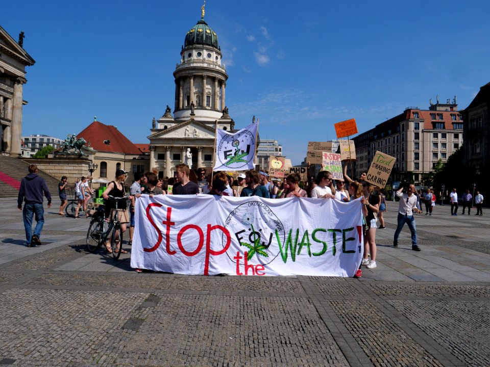 StopTheWaste FÖJ demonstration 02