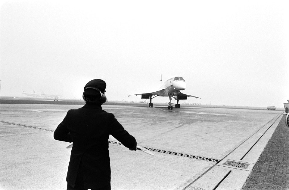 Supersonisch BritsFrans vliegtuig Concorde op Schiphol. Aankomst Concorde op Sc, Bestanddeelnr 932-0085