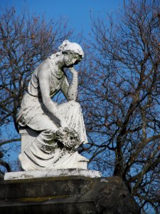 Sunshine mausoleum, statue, South Side Cemetery, 2020-12-10, 01