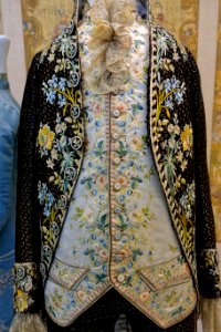 Suit of purple silk velvet, c. 1780-1814, silk, velvet, satin, silk embroidery, lace added - Germanisches Nationalmuseum - Nuremberg, Germany - DSC02704
