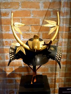 Sujibachi kabuto, signed Myochin Nobuiye, Japan, Muromachi period, 1550 AD, iron, leather, lacquer, gold, copper, wood, silk lacing - The Ann and Gabriel Barbier-Mueller Museum - DSC05508