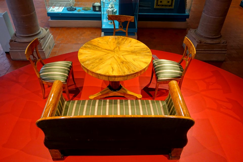 Suite of chairs and table, Biedermeier style, Southern Germany, c. 1820, softwood, beech, veneers of walnut, birch, chintz seat covers, view 2 - Germanisches Nationalmuseum - Nuremberg, Germany - DSC03060