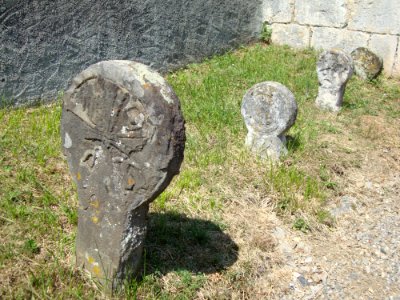 Sunhar (Lichans-Sunhar, Pyr-Atl, Fr) stèles basques