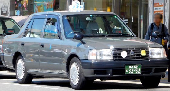Suito Travel Toyota Crown Comfort