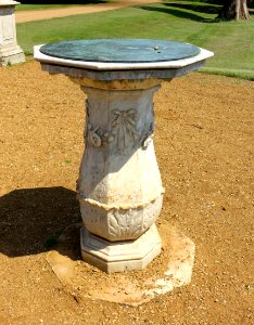 Sundial by Henry Wynne, late 1600s - Wrest Park - Bedfordshire, England - DSC08273