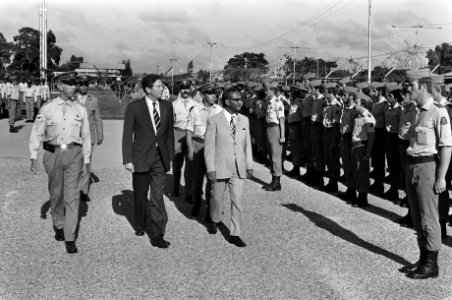 Suriname onafhankelijkheid op 2511 etc laatste appel TRIS, Ferrier en staats, Bestanddeelnr 928-2994