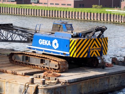 Sumitomo GEKA on barge, pic1