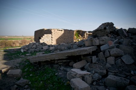 Survivors in the rubble of destruction by the Islamic State in the village Wardik 04