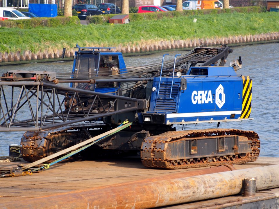Sumitomo GEKA on barge, pic2