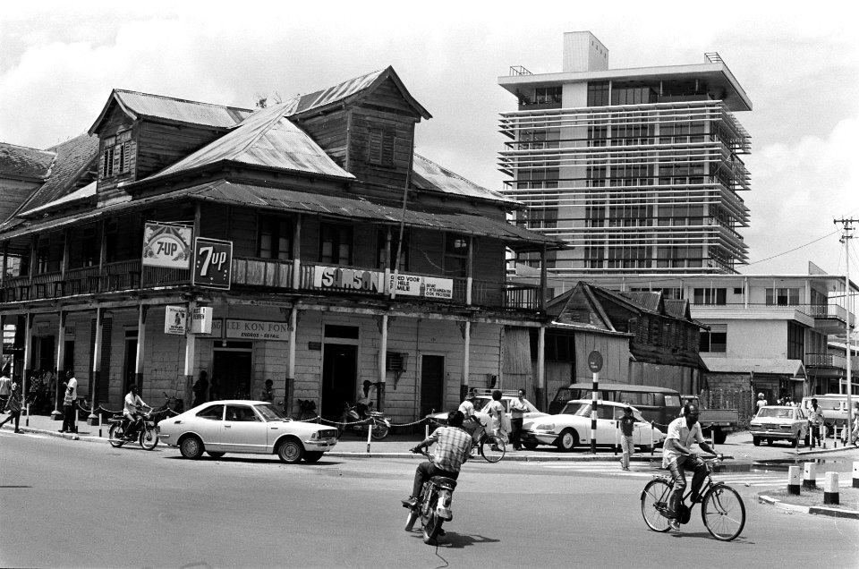 Suriname, straatbeelden in Paramaribo, Bestanddeelnr 927-8444