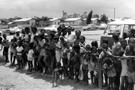 Suriname, bijeenkomsten Surinaamse televisie in actie, bijeenkomst tgv openi, Bestanddeelnr 927-8373