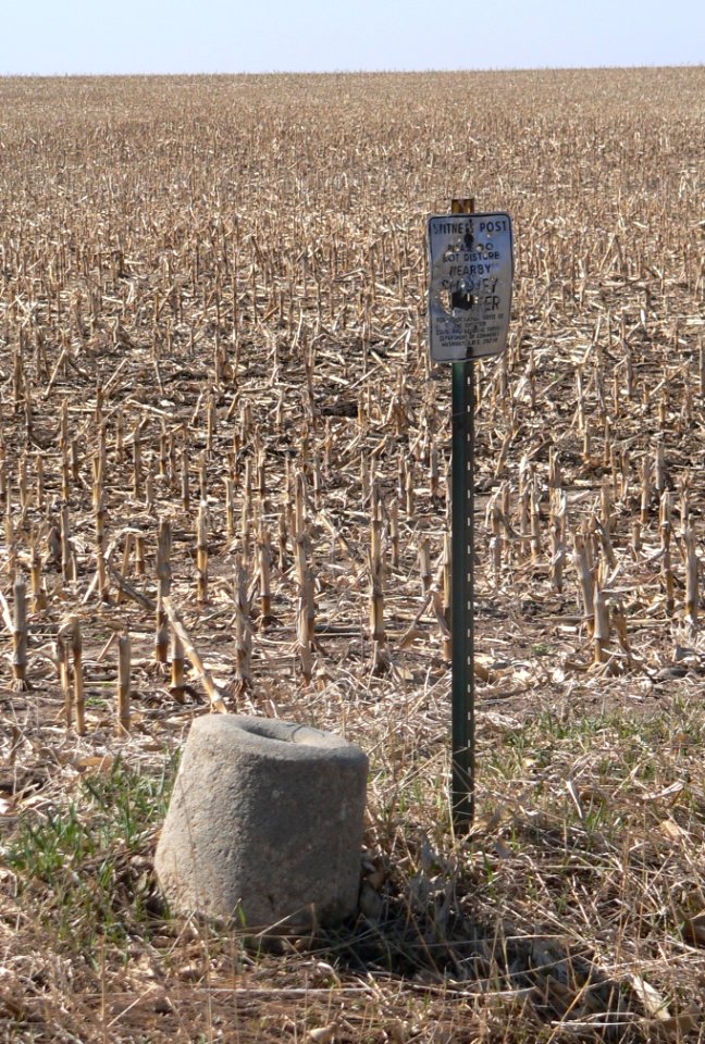 Survey monument JF00-072 W witness post 1